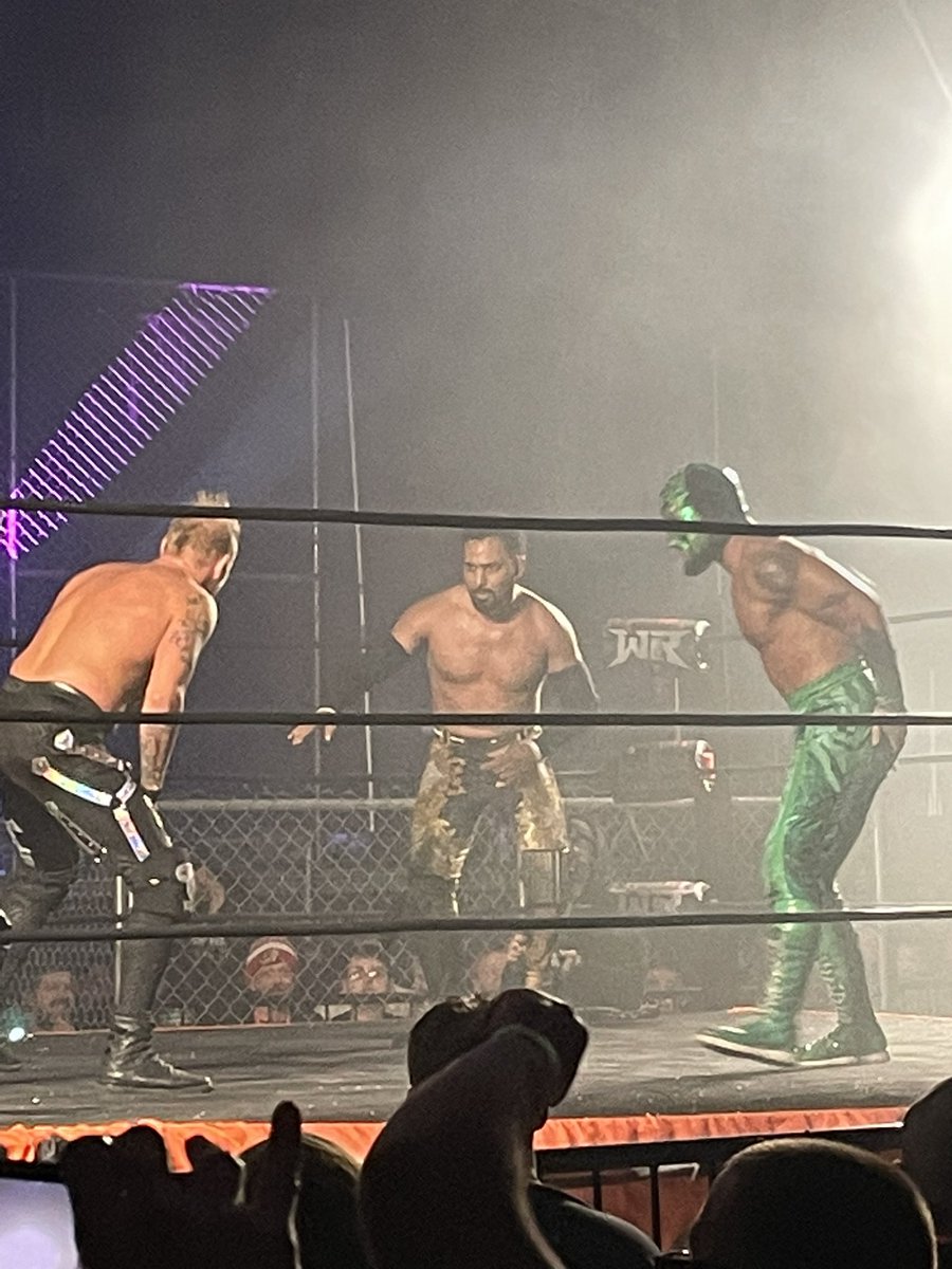 DrgnflyDreams_'s tweet photo. @azucarRoc Jake Crist and @LuchadorLD #RevolverDRIP Rocky really? Took the mask? #sneakystyle https://t.co/Kdtw2q2Fh8