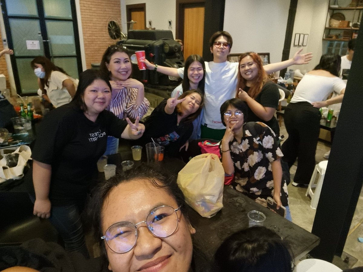 VblurforFriends's tweet photo. ขอพูดหน่อยเถอะ เมื่อวานเซอร์ไพร้กับคนนี้มาก สนิทกันเฉย งงมาก ในบรรดาเด็กคนอื่น คนนี้คือชนบ่อยสุด 555555555555555 https://t.co/lhly1aL9Pi