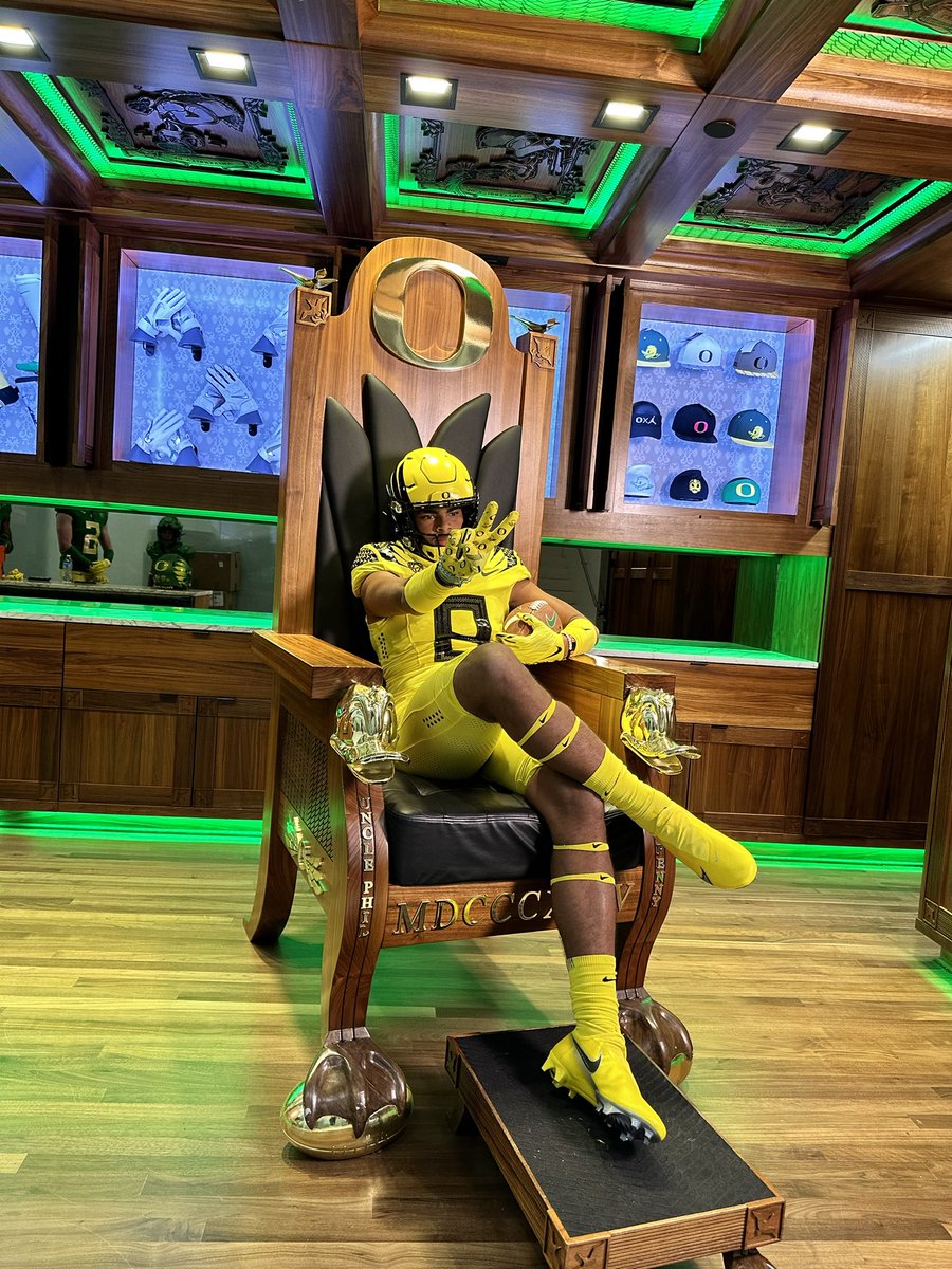 TysonBrown206's tweet photo. What an awesome experience thanks to @RegJones20 @T_Dean55 @ptbiondo @oregonfootball can’t wait to get back out to Eugene! https://t.co/JGd5rJ3tWU