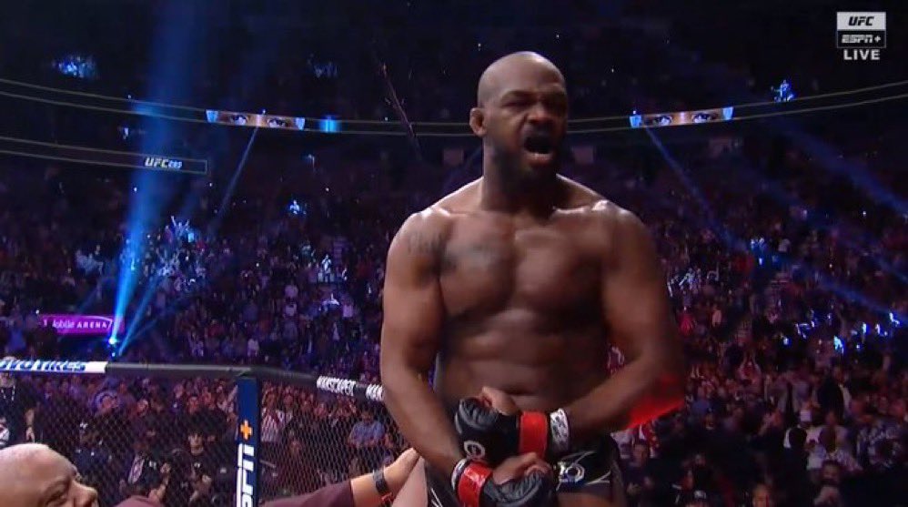 stoolgambling's tweet photo. THE GOAT #UFC285 https://t.co/vaAFUAVlAp