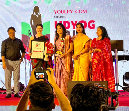 Sharing the stage and recieving the award from Bollywood Beauty <a href="/ItsPrachiDesai/">Prachi Desai</a> at Udyog Urja 2023 Award <a href="/NEWS7Odia/">Prameya News7</a> <a href="/YoulryDesigns/">Youlry.com</a> <a href="/ruchifoodline/">Ruchi Foodline</a> #UdyodUrja2023 Congratulations to all other winners 👏👏