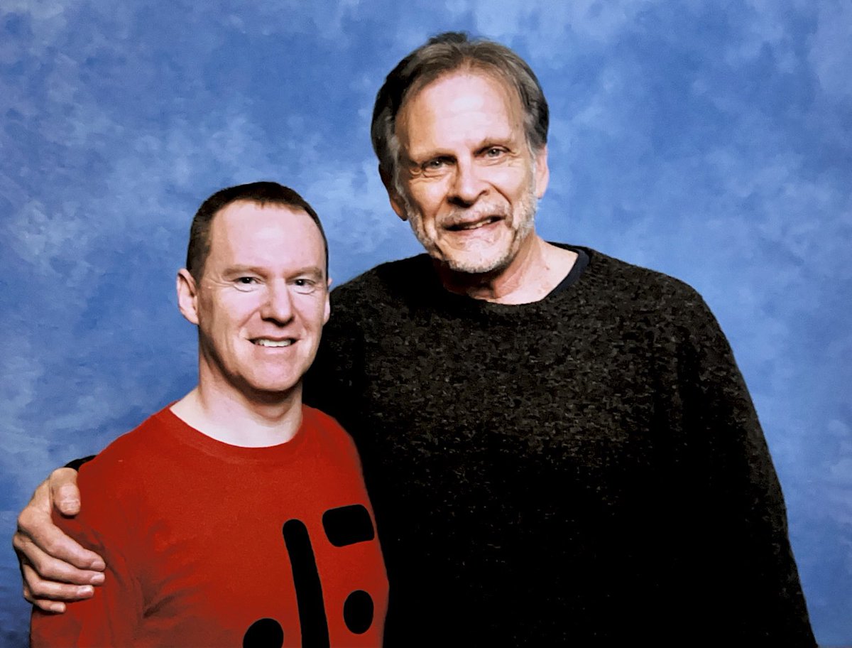 FLYNNTOONARMY's tweet photo. Meeting Marc Singer at London Comic Con Spring 2023. Marc was in one of my favourite 80βs tv shows V where he played Mike Donovan #marcsinger #80stv #mikedonovan #v #scifi #actor #vtvseries #beastmaster #autograph #funkopop #showmasters #comiccon #showmastersevents @Showmasters https://t.co/0UPEX33P3q