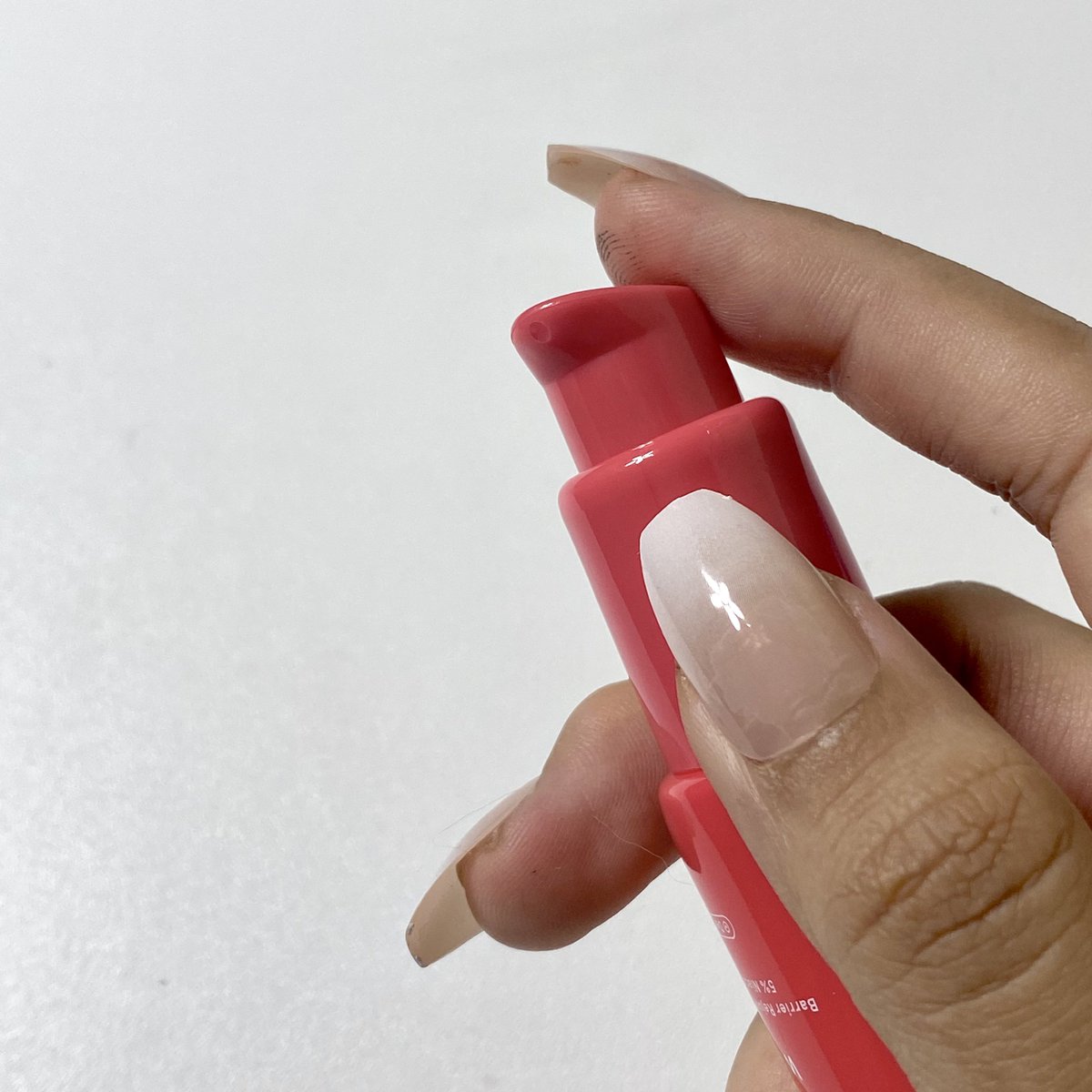 beautiaf's tweet image. cuaca yang lg gak nentu bikin kulit aku yang dry skin gampang kering sampe mengelupas :(

makanya moisturizer itu penting dan urgent banget buat kulitku yang sering rewel ini, untuk ngehidrasi luar dalam.