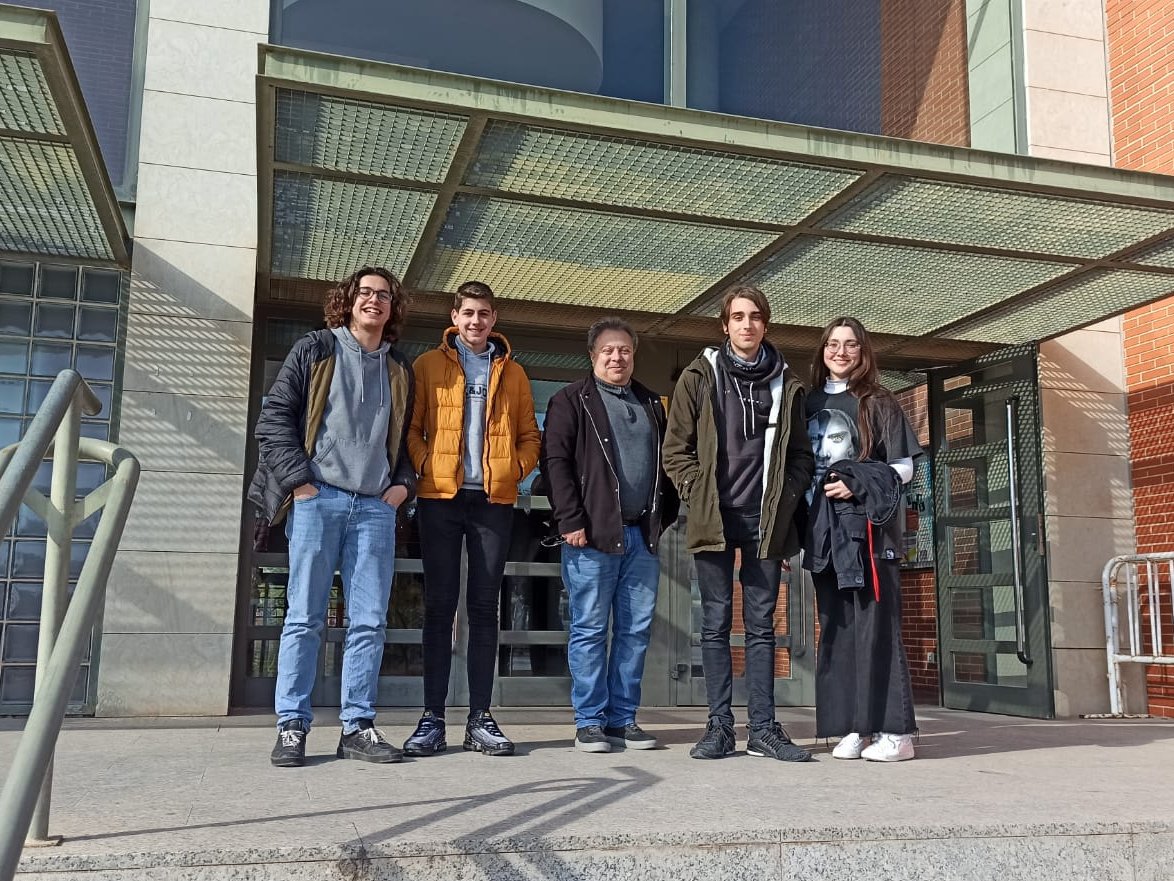 iesmisteridelx_'s tweet photo. Sara, Nicolás, Abiel y Carlos Andrés @iesmisteridelx_  participaron el pasado viernes 3 de marzo en #OlimpiadadeQuímica organizada por #UMH @UniversidadMH y el #colegioquimicosvalencia @Colquimva. Gracias por su esfuerzo e ilusión. https://t.co/ll2J5cxsoR