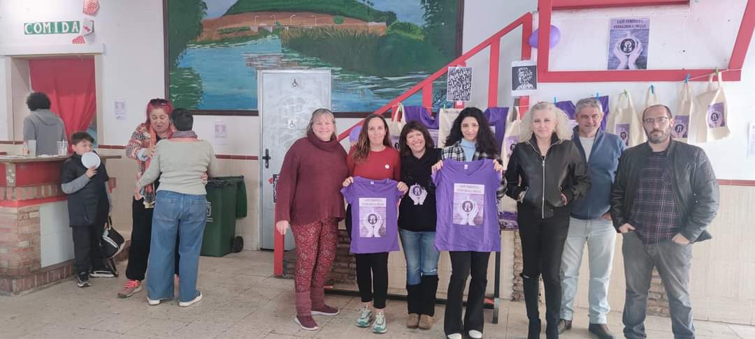 Podemos_Mijas's tweet photo. #CaféFeministaFuengirolaMijas
Un día estupendo de convivencia con los Compis !!
Preparando el #8M https://t.co/6kXbW3vhib