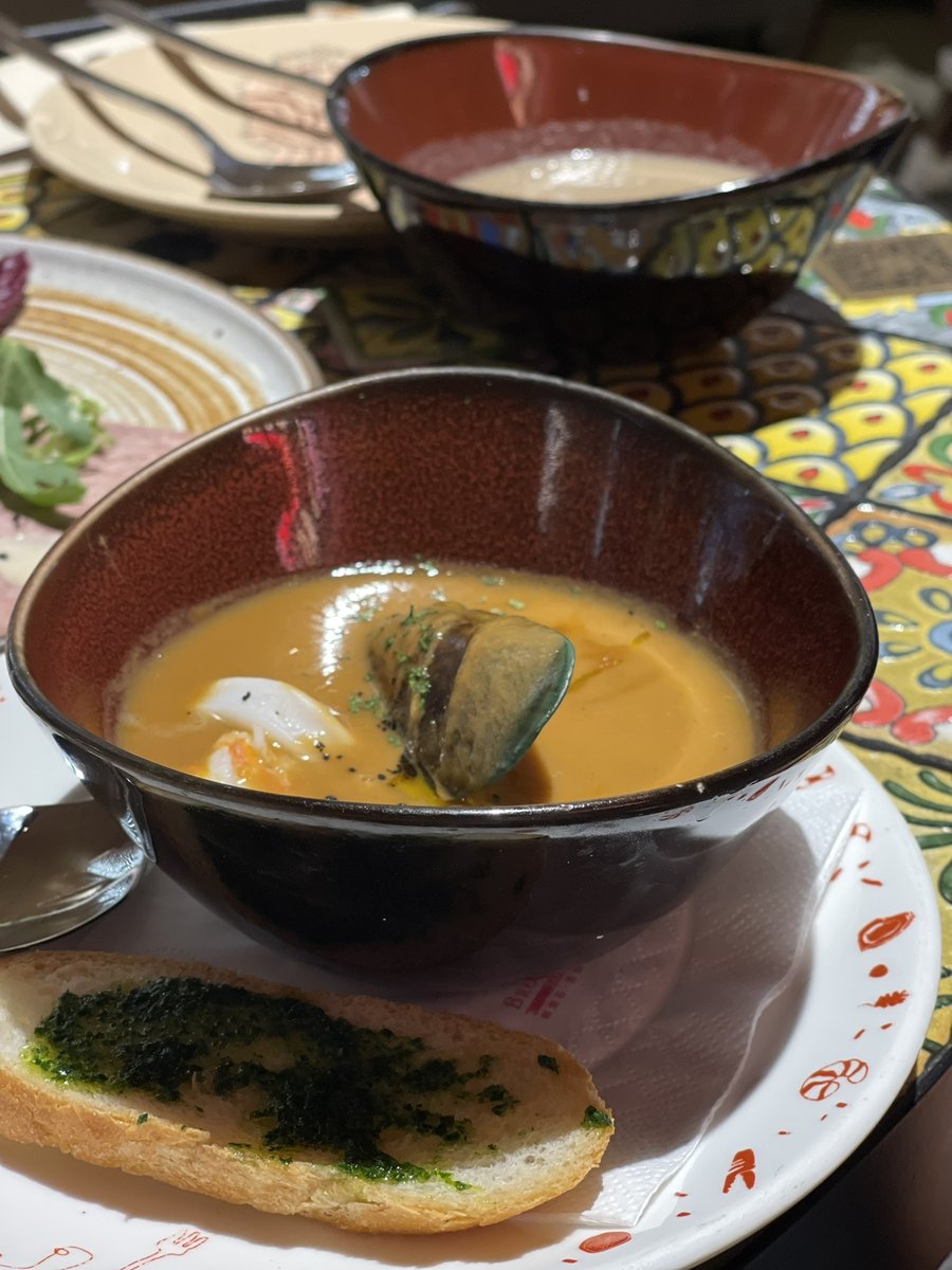 allyspotato's tweet photo. BROWNSTONE///Spanish restaurant🥳 https://t.co/74gxMHBvrS