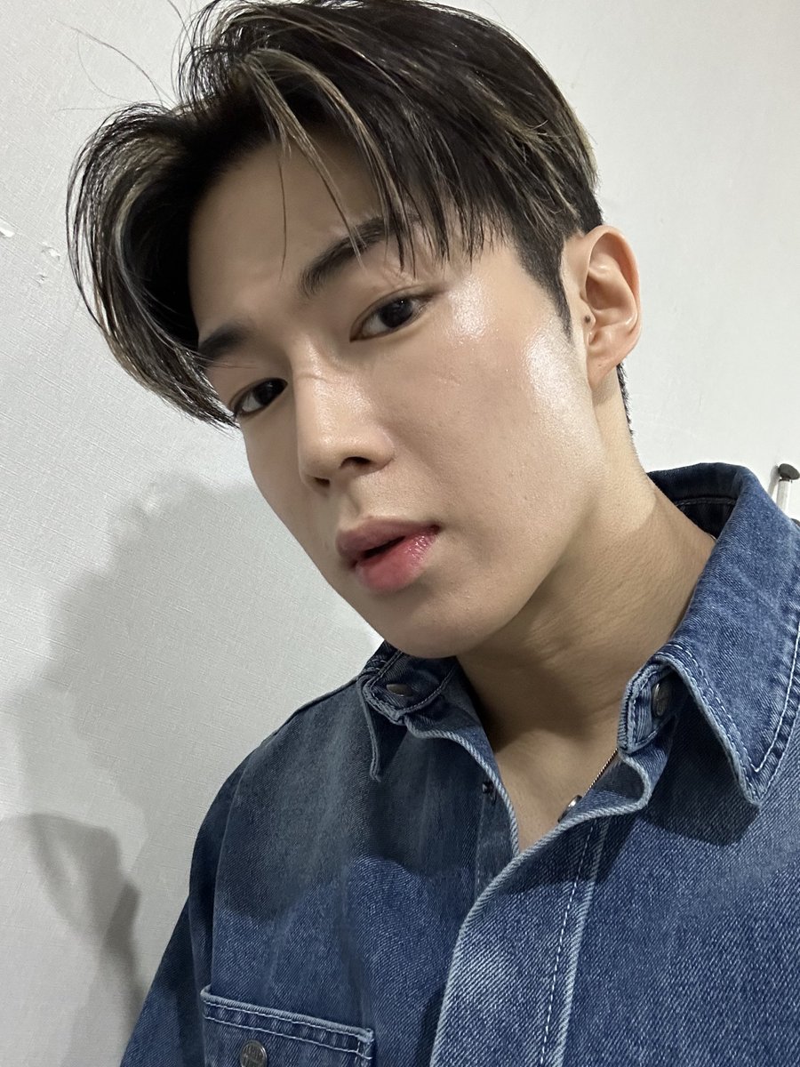 _bbohyuk's tweet photo. 오늘 사진 흉터 다 잘보이내 😏 https://t.co/qdftBH8bfq