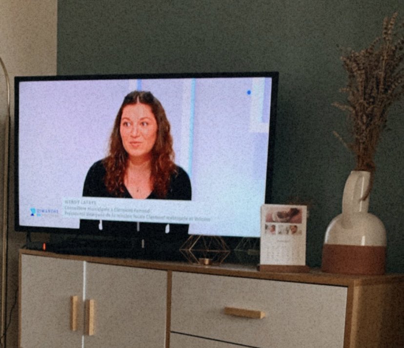 Wendy_Lafaye's tweet photo. Un plateau 100% féminin pour @DimPolitique ! Très honorée d’avoir pu participer à l’émission aux côtés de Michelle André et sous le regard bienveillant de @LauLaborie 🎬 La lutte contre les violences faites aux femmes continue ✊🏾 

Liberté, égalité, sororité 💜 https://t.co/81Xrbfn2VY