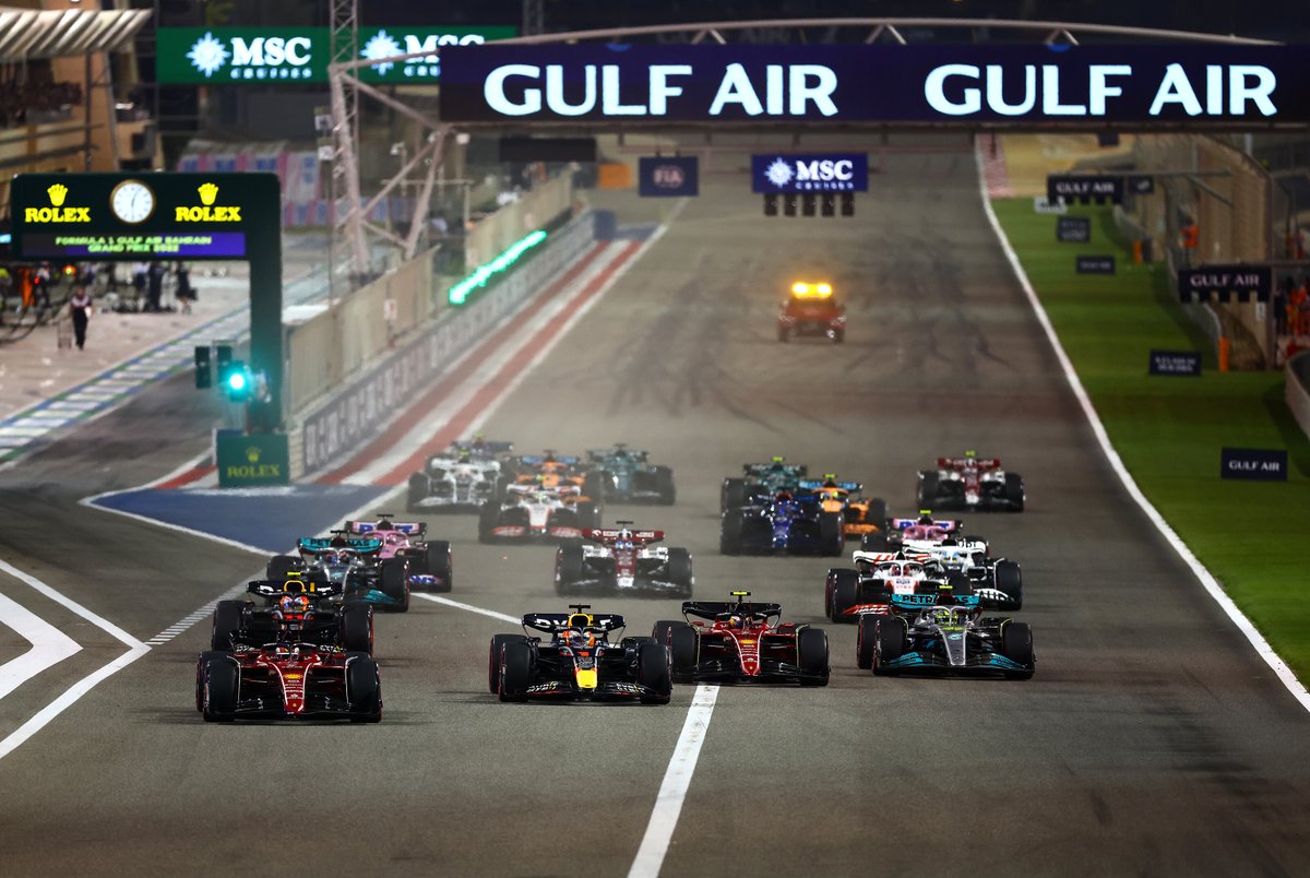 TheRealBMF1's tweet photo. Så er det race-day! Husk det er kl 16 i dag at lamperne slukkes i Bahrain. Hvor ser I løbet fra? https://t.co/yx36tqnoBE