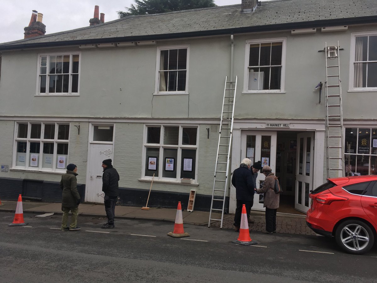 SoSSwifts's tweet image. 15 Swift boxes going up this morning on a listed building on Market Hill in Woodbridge. Funded by ⁦@SuffolkAONB⁩ with planning permissions from ⁦@EastSuffolk⁩ and kindly installed by RFC Services. ⁦@benhoward_w⁩ ⁦@suffolkwildlife⁩ ⁦@SuffolkBirdGrp⁩