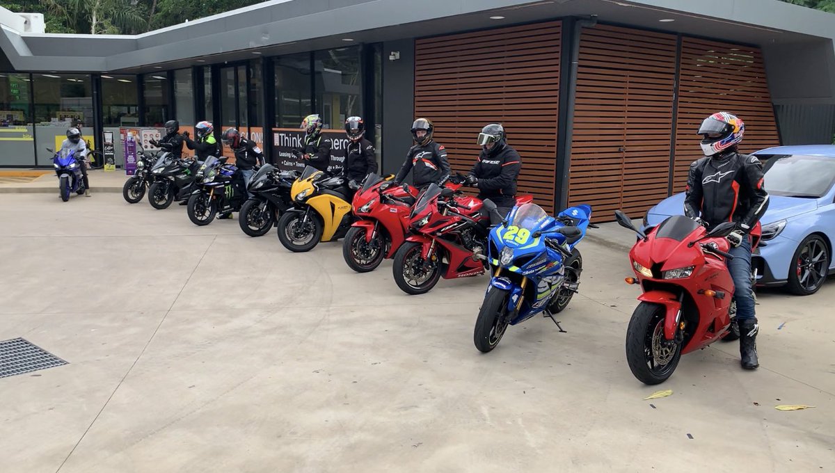 GSXRbird29's tweet photo. This morning’s ride sadly ended with one of the guys going down… thankfully nothing exceptionally bad. Could have been way worse #roadrace #motorcyclemafia #bikergirl #bikers #girlswhoride #motorcycleporn  #biker #sportsbikelife #2wheelshub #makelifearide #bikelifemafia https://t.co/F77J5NGzSe
