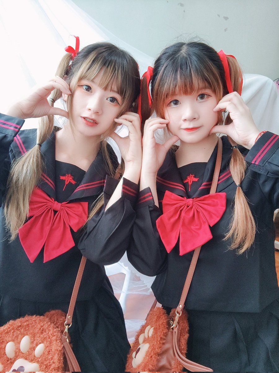 geminixyxt's tweet photo. 别人有甜甜的恋爱但我们有胖胖的脸颊🌼🐻🐻

Happy Sunday! 🌞

#twins #双胞胎 #姐妹 #sisters #jk #JK制服 #black #双马尾 #teamsalty #TeamSaltyMY #学生 #schoolgirl https://t.co/CgkzTYpl4C