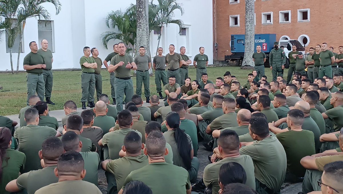 #05Mar 
Cumpliendo instrucciones del Ciudadano G/D Dilio Rodríguez Díaz, Rector de la UMBV, se efectuó trote de uniforme patriota sin guerrera (rajucho), en conmemoración a los 10años de pase a la inmortalidad del Líder de la Revolución Bolivariano Cmdte Hugo Chávez.