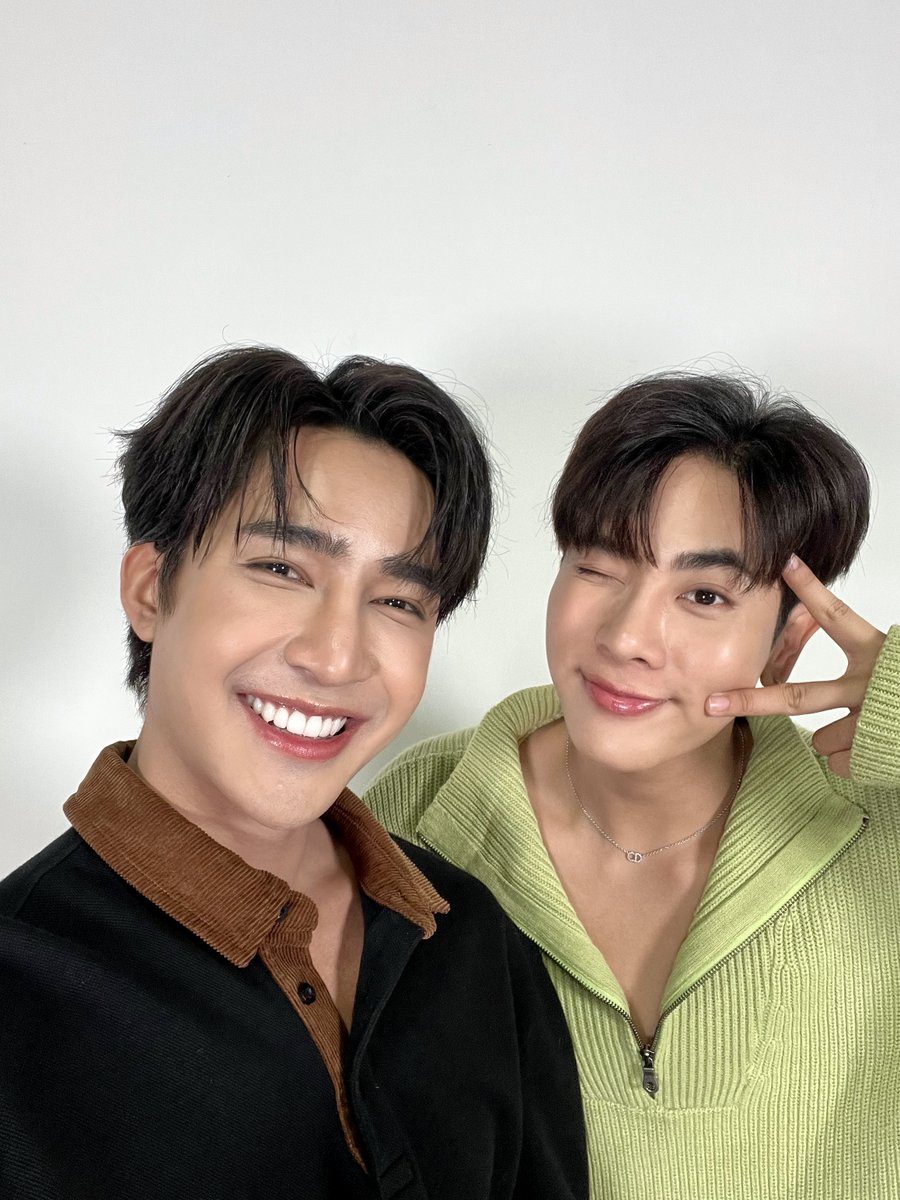 OurSkyy2TH's tweet photo. Pilot Our Skyy 2 ครบ 1 ล้านวิวแล้ว! ขอฉลองด้วย Selfie สุดน่ารักจากทั้ง 8 คู่ 🥰 เรื่องราวของพวกเขากำลังจะมาให้ทุกคนได้รับชมเร็วๆ นี้ ฝากติดตามกันด้วยน้าา 💕

#1MOurSkyy2
#GMMTV https://t.co/xp3GT6fVEN