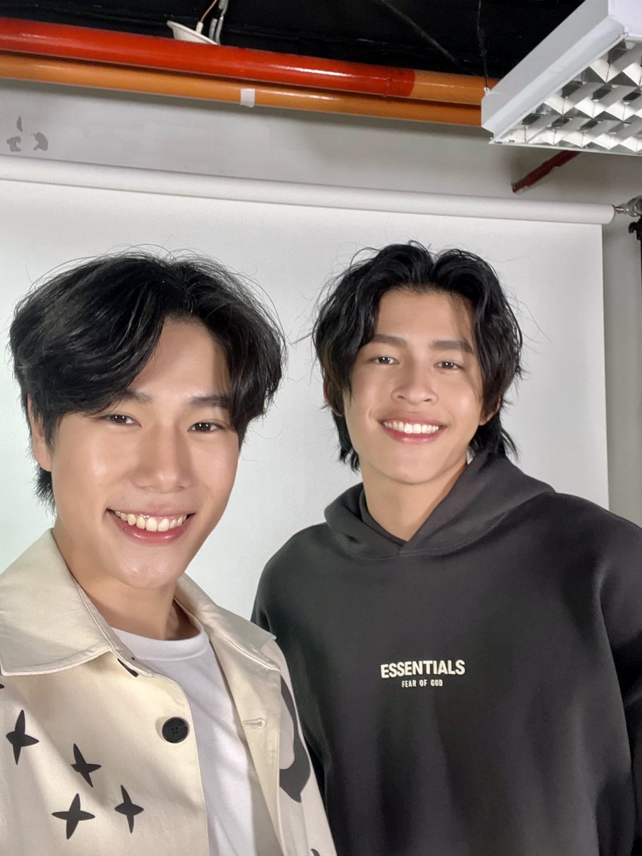 OurSkyy2TH's tweet photo. Pilot Our Skyy 2 ครบ 1 ล้านวิวแล้ว! ขอฉลองด้วย Selfie สุดน่ารักจากทั้ง 8 คู่ 🥰 เรื่องราวของพวกเขากำลังจะมาให้ทุกคนได้รับชมเร็วๆ นี้ ฝากติดตามกันด้วยน้าา 💕

#1MOurSkyy2
#GMMTV https://t.co/xp3GT6fVEN