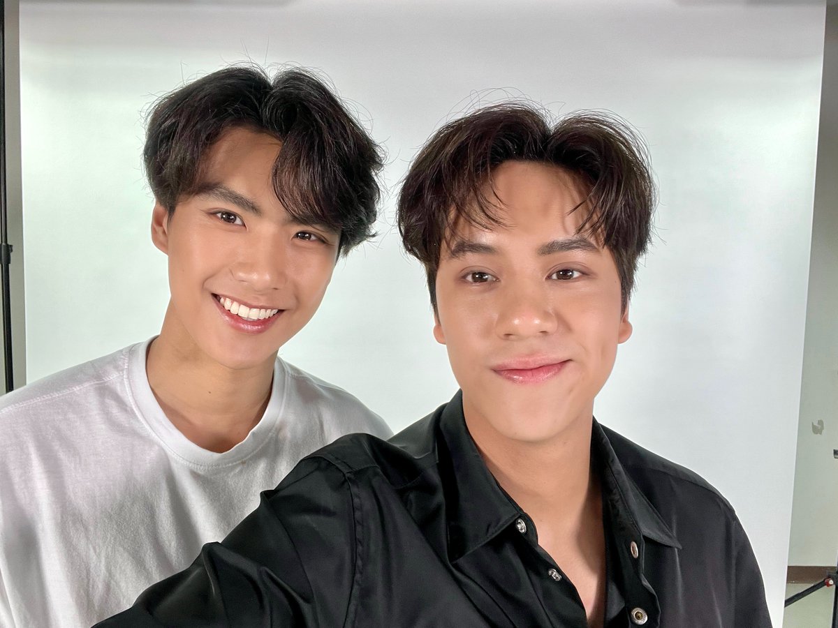 OurSkyy2TH's tweet photo. Pilot Our Skyy 2 ครบ 1 ล้านวิวแล้ว! ขอฉลองด้วย Selfie สุดน่ารักจากทั้ง 8 คู่ 🥰 เรื่องราวของพวกเขากำลังจะมาให้ทุกคนได้รับชมเร็วๆ นี้ ฝากติดตามกันด้วยน้าา 💕

#1MOurSkyy2
#GMMTV https://t.co/xp3GT6fVEN