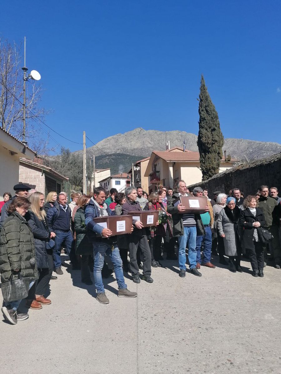 lacriticamelind's tweet photo. Como ciudadana de Cuevas del Valle, debo decir que, una vez más, esta pequeña Villa del Valle del Tiétar me sorprende profundamente por su sensibilidad y eficacia en la consumación de sus valientes iniciativas. Aurora Fernández eres la mejor❤️✊️💜
@foromemoria @MemoriaHistorMR https://t.co/rVymM2BGVq