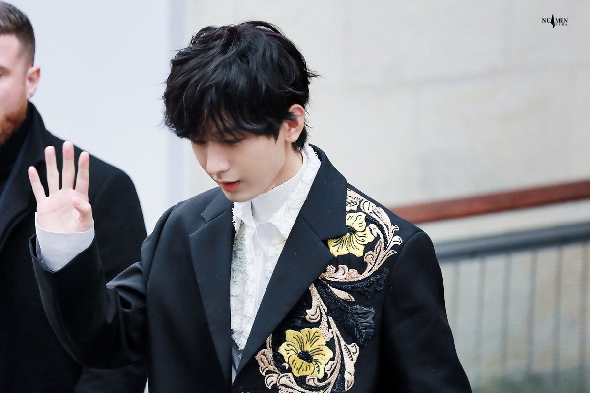 ChengyiTH's tweet photo. 230305
RT + REPLY​ ✌️
ขอบคุณ​ๆๆ🥝
@Lanvin
CHENGYI FOR LANVIN
>>📸 护淇毅生·成毅 
#ChengYixLanvinFW23 https://t.co/c8DbkdIbVK