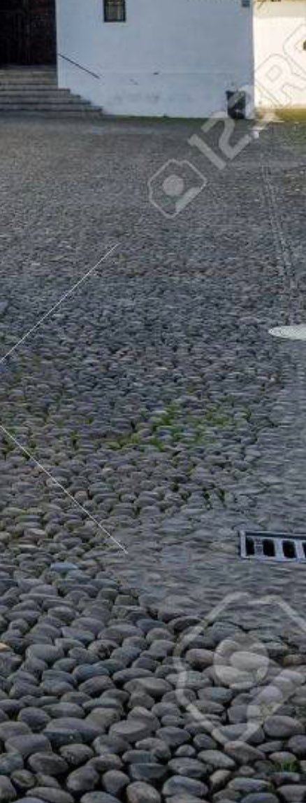 InmaDiPi's tweet photo. Cosas mejorables de la #PinkRunning de @CADENA100: No volver a pasar una carrera por el Cristo de los Faroles (con piedras redondas, unas más grandes q otras y desniveladas se pueden perder muchos tobillos), poner el km para orientar a las corredoras, algo más de avituallamiento. https://t.co/gOYs1RnaBT
