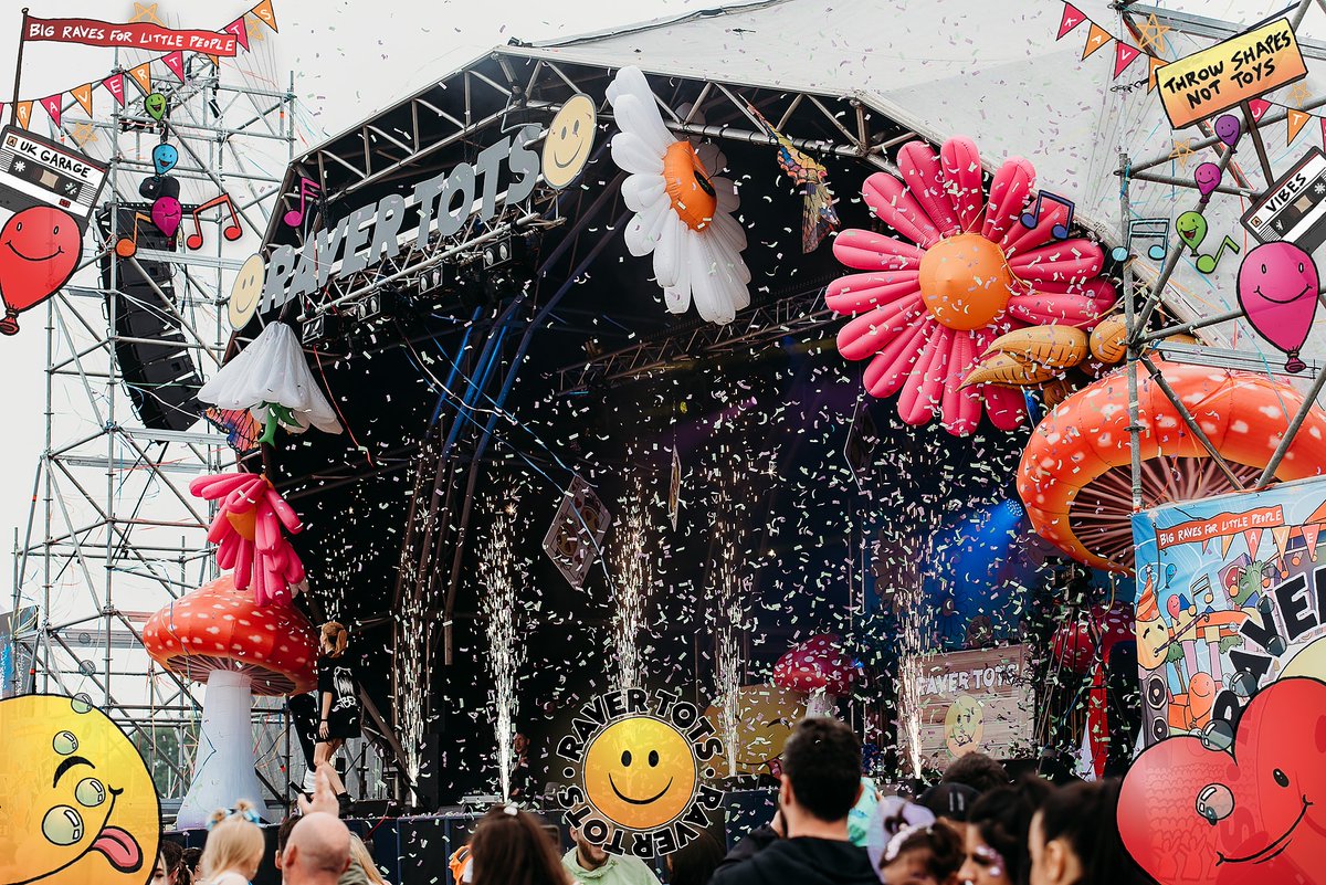Maidstoneinfo's tweet photo. Raver Tots Outdoor Festival, the ultimate family friendly outdoor event, is returning to Mote Park on Sunday 27 May!❤️

Tickets are on final release!⚠️

Find out more: https://t.co/5dHqTg0ZZr

#maidstone #kent #VisitMaidstone #Kent #RaverTots #festival https://t.co/dEZSRyjg5q