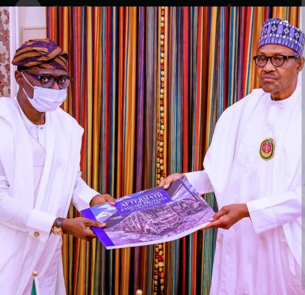 BelloShemilore's tweet photo. Dear Lagosians,

Gov SanwoOlu @jidesanwoolu was with the movement at the beginning; before miscreants highjacked the protest.

We know he does not control the army and the police.

He stood with us when it mattered and he took our requests to the President.

#SanwoAgain https://t.co/IU0xTcYZ3g