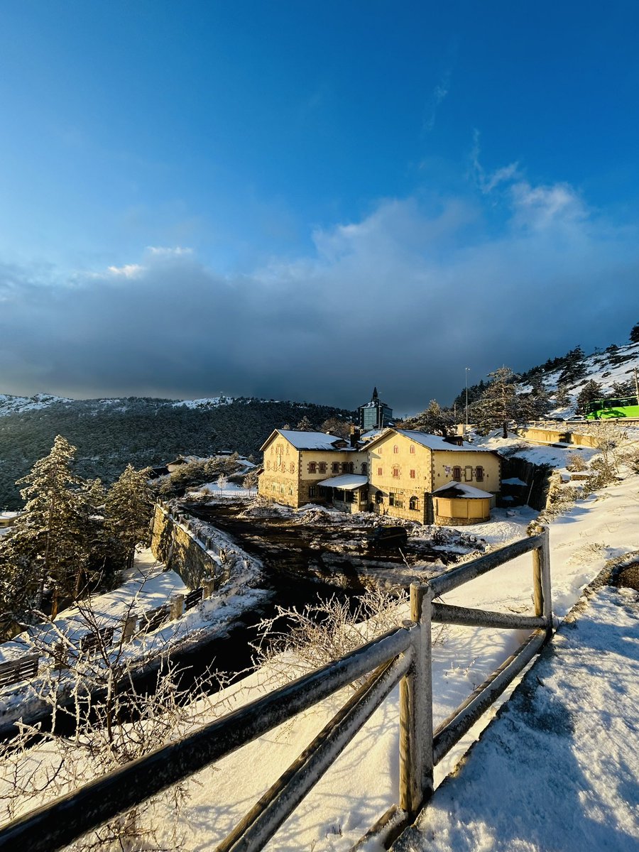 alexiglesiasss's tweet photo. Mi estación preferida 
#nieve #invierno #puertodenavacerrada #fotos #fotografia #imagenes #inspirations #alexiglesiasss #like #shot #insta #instagramers #instgarm #snow #inspiracion #atardecer #photo #photography #pictures https://t.co/I3Ex3Oy7eE