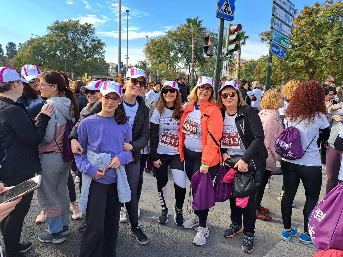 EMUASA_Clientes's tweet photo. Magnífica representación en la VIII edición de la carrera de la mujer de #Murcia. Sois unas campeonas!! 👏👏💗
#CarreradelaMujer https://t.co/Dl8Tx5KYzt