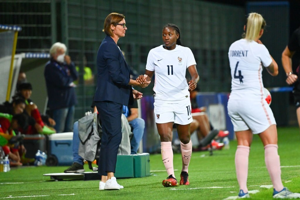 femmesfootnews's tweet photo. Kadi Diani affirme que l'accès aux soins était "quasiment interdit" aux débuts de Corinne Diacre en sélection ❌

🎙️ @telefoot_TF1 https://t.co/VdBYyQE2AC