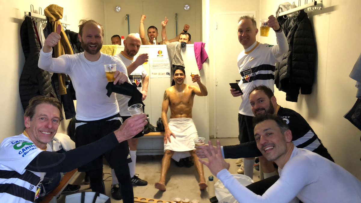 #Vets1 celebrate a hard fought 4-2 away win in Nivelles. Hat-trick for our newest Italian recruit Marcelo Vagabundi!