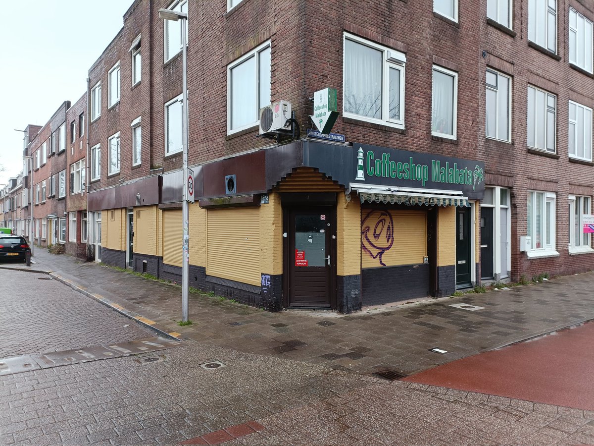 Al sinds 2012 dicht, hoe kan het dat dit pand nog steeds leeg staat....#woningnood