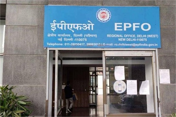 JagbaniOnline's tweet photo. EPFO ਵੱਲੋਂ ਸਤੰਬਰ 2014 ਤੋਂ ਪਹਿਲਾਂ ਸੇਵਾਮੁਕਤ ਹੋਏ ਕਰਮਚਾਰੀਆਂ ਨੂੰ ਵੱਧ ਪੈਨਸ਼ਨ ਲੈਣ ਲਈ ਦਿੱਤੀ ਗਈ ਸਮਾਂ ਸੀਮਾ ਸ਼ਨੀਵਾਰ ਨੂੰ ਖਤਮ ਹੋ ਗਈ। ਈਪੀਐਫਓ ਨੇ 1 ਸਤੰਬਰ 2014 ਤੋਂ ਪਹਿਲਾਂ ਸੇਵਾਮੁਕਤ ਹੋਣ ਵਾਲੇ ਗਾਹਕਾਂ ਨੂੰ ਵੱਧ ਪੈਨਸ਼ਨ ਦੀ ਚੋਣ ਕਰਨ ਲਈ ਸਮਾਂ ਦਿੱਤਾ ਸੀ।
#September2014 #Retired #EPSMember #Term https://t.co/GTUmhWGCFw