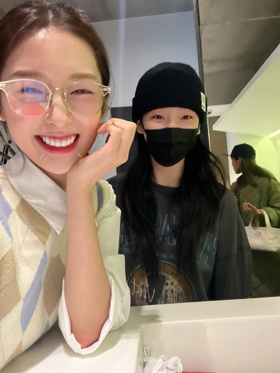 arin pics tweet media