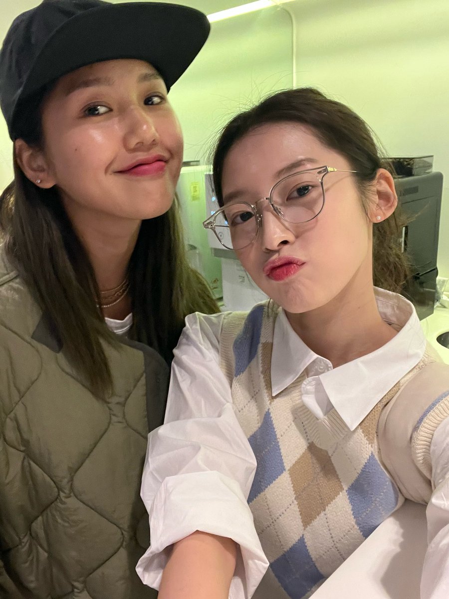 arin pics tweet media