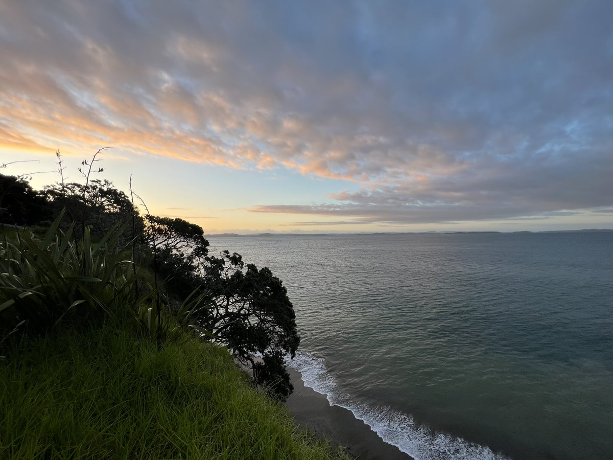 followspen's tweet photo. #sungoingdown #sundayeveningfeels #clouds #NatureBeauty #Armybay #hibiscuscoast #NewZealand 👌😎🇳🇿❤️ https://t.co/igRyFDdCuA