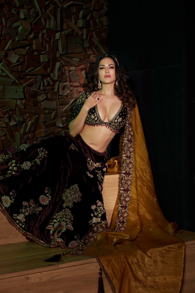 Sunny Leone tweet media