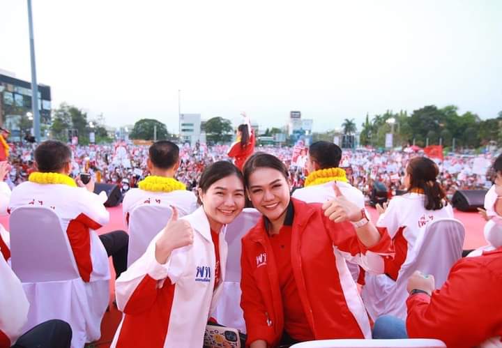 aom_kanyarat171's tweet photo. สองพี่น้องสินธุไพรเก่งมากๆเลยค่ะ👭🤍🌻
@BeerChayapa @j_sindhuprai 
#จิราพรสินธุไพร https://t.co/njq5Qxe9J5
