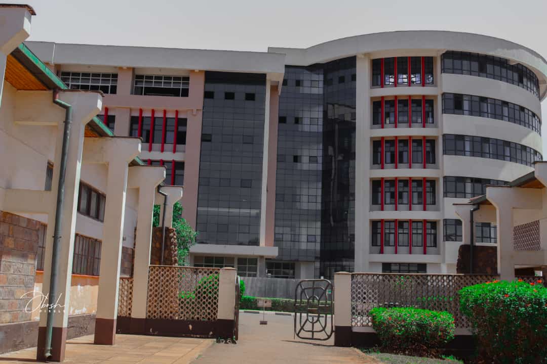 pisky_ke's tweet photo. What's the newest building in your uni you can brag with.
This is Multimedia University of Kenya Library not Havard.

Grauchi, Orengo, Thika, mp geoffrey wandeto, Nikita, USSD, https://t.co/j3xUFc5iRl