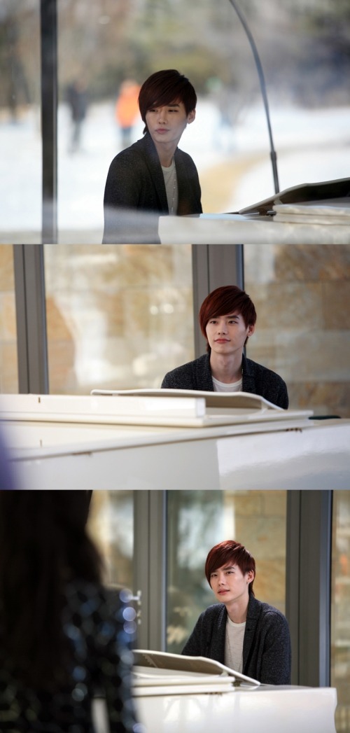 MyLeeJongSuk2's tweet photo. PICs 4 U🙆
(old&amp;new) 

Trip down memory lane as we celebrate Lee Jong Suk's #13thDebutAnniversary 

[Photo Set] Wellmadestar Collection 4

Han Tae Ssun playing piano😊

📸©️wellmade staff

My @jongsuk0206 #LeeJongSuk is life. https://t.co/lUFbEVZTAH