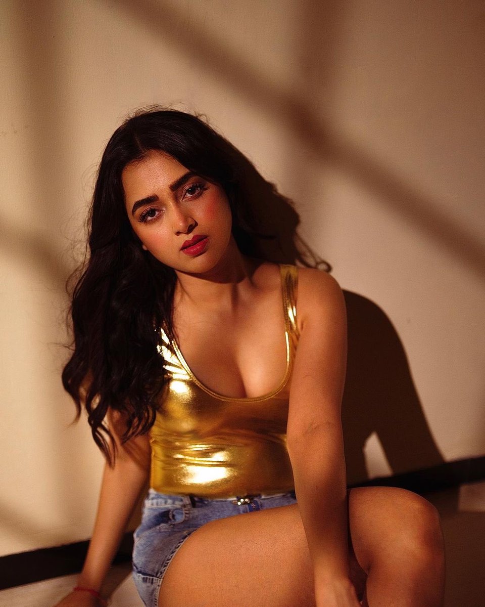 jsolu_tions's tweet image. We just can't get enough of this breathtaking look, Ft; #TejasswiPrakash 🔥 
@itsmetejasswi #jsolutions