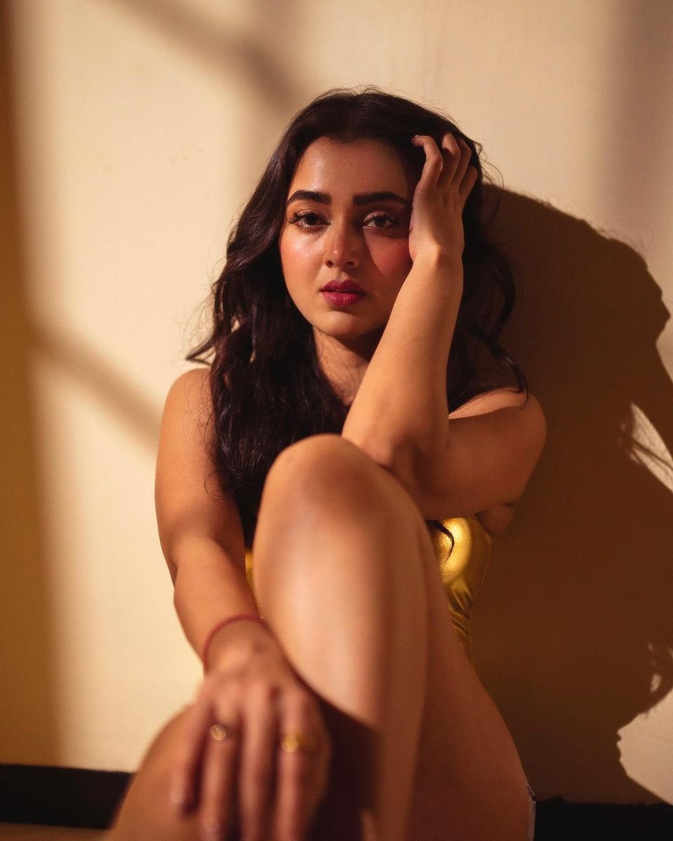 jsolu_tions's tweet image. We just can't get enough of this breathtaking look, Ft; #TejasswiPrakash 🔥 
@itsmetejasswi #jsolutions