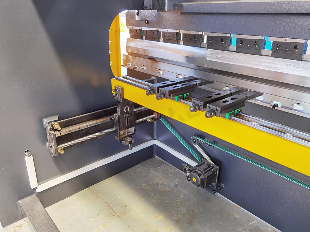 E200 200T3200mm brake press 
Powerful and affordable
email beke03@bekemachine.com 
WeChat what'sapp 8613359053413

#pressbrake