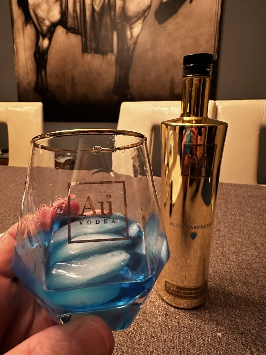 chrisfleming91's tweet image. Good Night 🌙 @AuVodka good stuff #sipping #drink #blueraspberry #GOLD