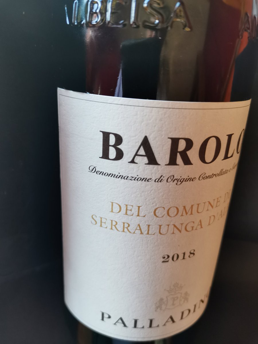 Malditovino's tweet photo. Barolo #balderio con su carismático tanino, su fondo de sultanas, fresa ácida y volumen de sabor.
#Palladino #Serralunga. RCP Aquí muy de Tinto Bernie, very flash. https://t.co/zUa8noJs2A