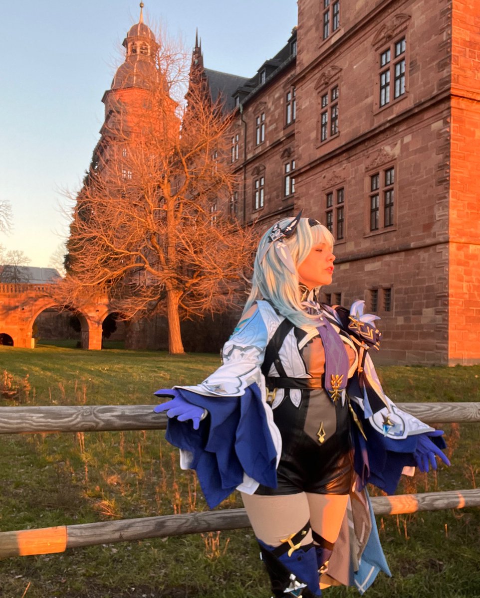 Feel upset a bit for abandoning my cosplay Twitter