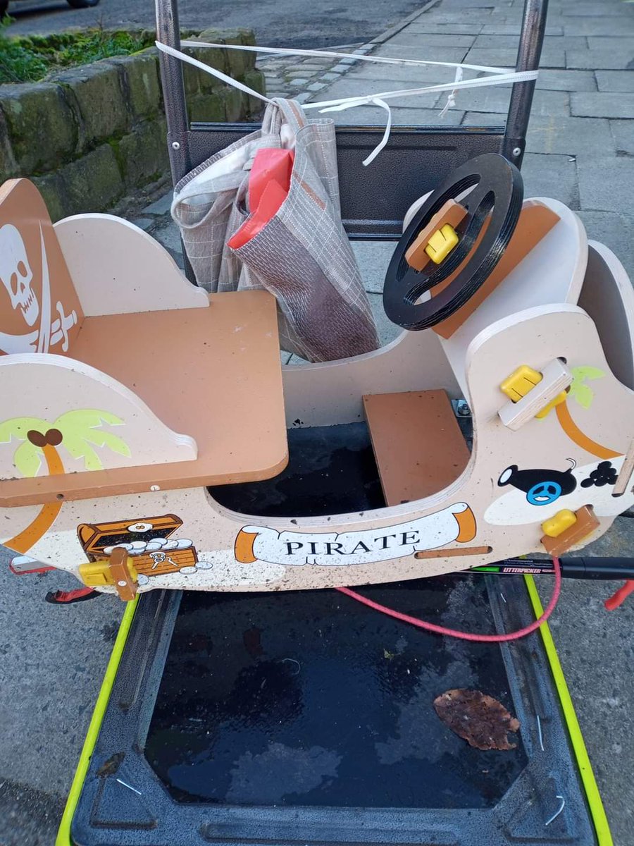 BlackburnTidy's tweet photo. 211 bags collected last week by our as mazing #volunteers.

#SPROT (some persons rubbish, others treasure).

What's the most useful thing found?

Here are a few from us over the years https://t.co/h8wtYEsuYo