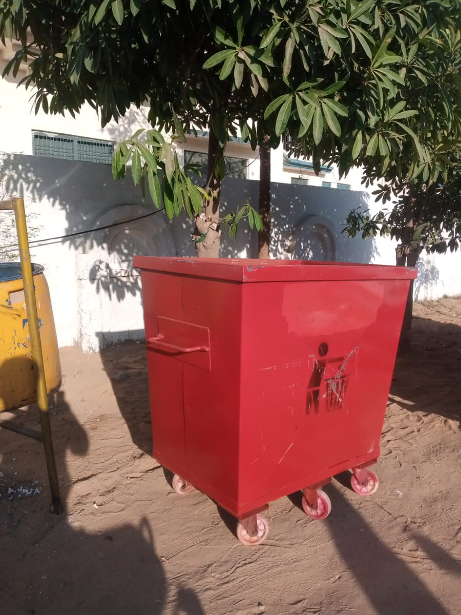 CaptSamiCSP's tweet photo. جہلم میں صفائی کے نظام کو بہتر بنانے کے لیے شہر کے مختلف مقامات پر کوڑے دان نصب کر دیے گئے ہیں، تمام معزز شہریوں سے اپیل ہے کہ وہ کچرا کوڑے دانوں میں ڈالیں تاکہ شہر کو صاف ستھرا بنایا جاسکے۔ https://t.co/Cl66MbQYnV