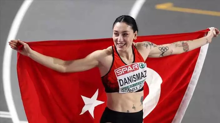 Tebrikler 👏  milli atletimiz Tuğba Danışmaz üç adım Avrupa şampiyonu oldu. Bu sıkıntılı günlerimizde bir nebze yüzümüzü güldürdüğün için Teşekkürler...