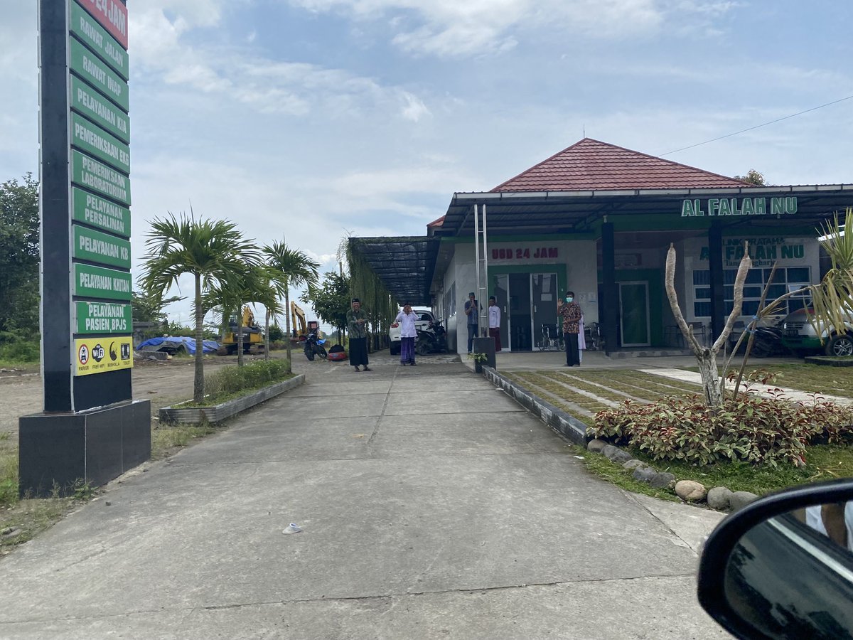 Alkhamdulillah bisa beranjang sana ke klinik al-Falah NU Tanggungharjo Grobogan yang memiliki fasilitas lengkap dg sepuluh bed rawat inap.Semoga sebentar lagi dapat menjelma RS meskipun tipe D. He he mana klinikmu ?
