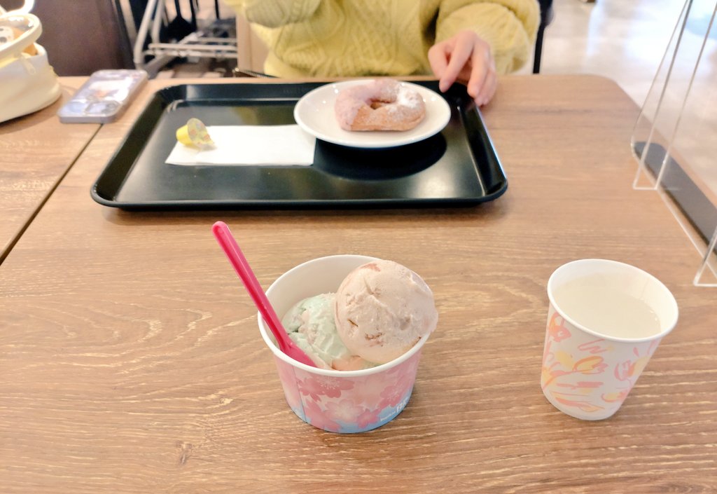 novinun's tweet photo. まゆまんさんとお茶させて頂いた🍨🍩
楽しかった✨ https://t.co/9KZ9daRIZ8