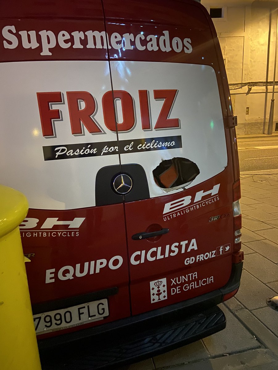 Esta madrugada, mientras descansábamos en Ocaña para la carrera de hoy en Olías del Rey, nuestro furgón ha sido forzado y se han llevado 4 BH Aerolight.
Máxima difusión, por favor.
<a href="/GFroiz/">G.D. Súper Froiz</a> <a href="/PenaChineta/">Peña ciclista Julio López De La Torre Chineta</a> <a href="/ElPeloton/">Ciclismo El Pelotón</a> <a href="/PalomarJulian/">Julian Palomar Sanz</a>